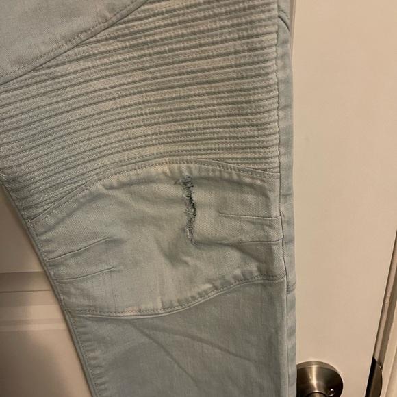 True Religion Moto Rocco Jean men's 30W zippered back pockets, distressed light - Picture 13 of 16